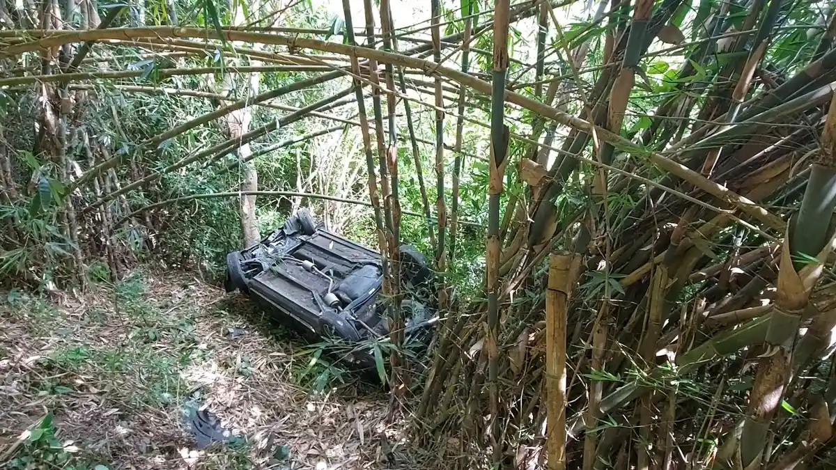 Diduga Hilang Kendali, Mobil Daihatsu Terperosok ke Jurang Sedalam 12 Meter