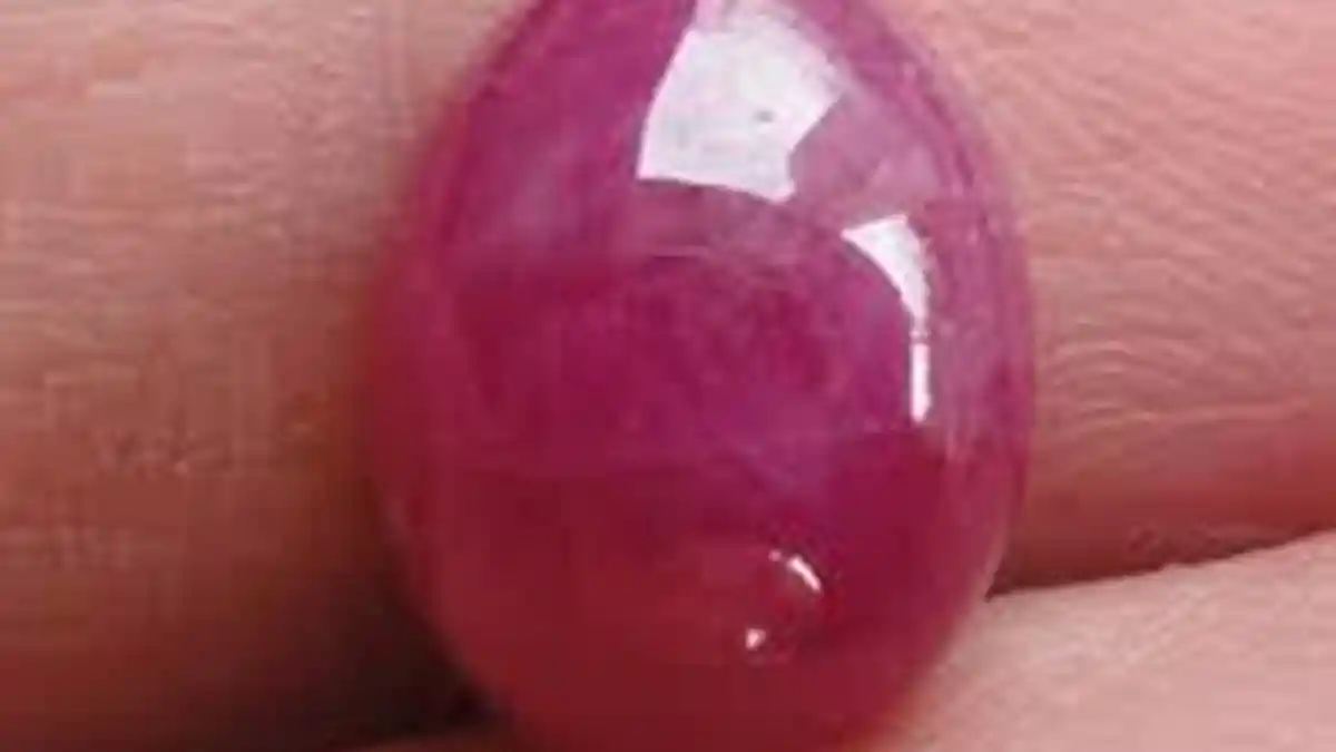 Batu Red Borneo Segera Ambil Alih Pamor Bacan