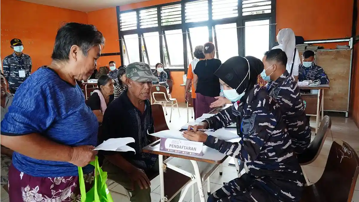 500 Warga Gunung Tamang Antusias Ikuti Pengobatan Gratis TNI AL