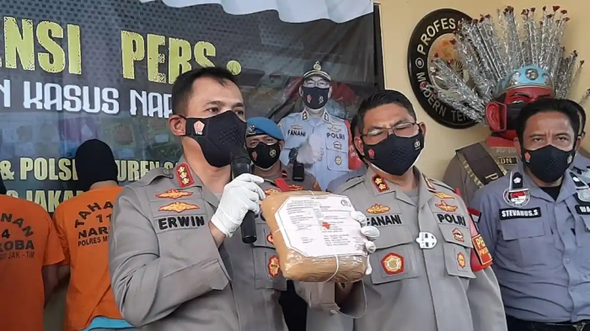 Polres Metro Jakarta Timur Tangkap Dua Pengedar Ganja dan Sabu di Wilayah Matraman