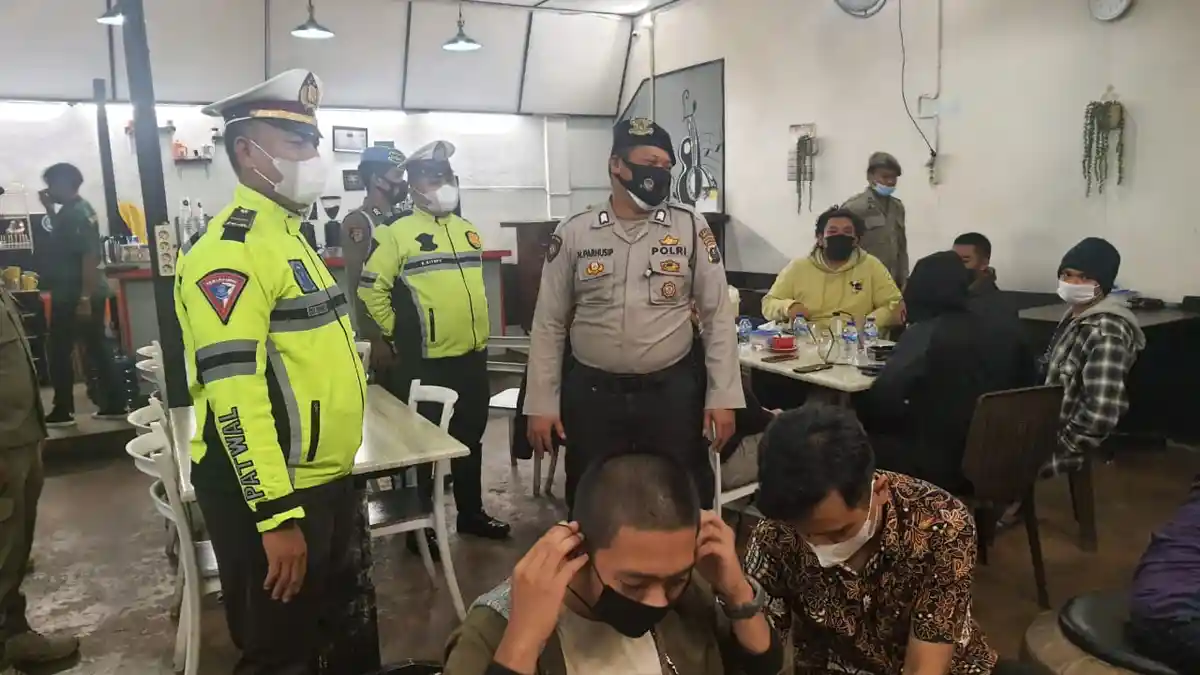 Yustisi Malam Hari Polres Tanah Karo Sasar Pusat Keramaian di Kabanjahe