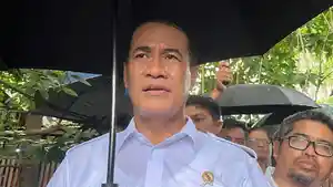 Menteri-Pertanian-Andi-Amran-Sulaiman-saat-di-wawancara-awak-media.jpg