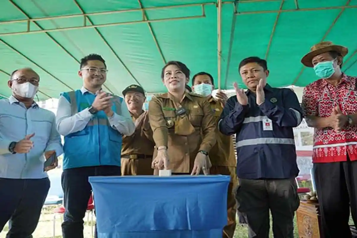 PLN Bangun Jaringan Tegangan Listrik dan Gardu 100 kVA, Warga Mantoman Kini Dapat Nikmati Listrik