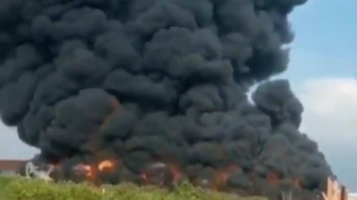 Sudah Tiga Hari, Kebakaran Pabrik Korek Api Gas di Tangerang Belum Padam