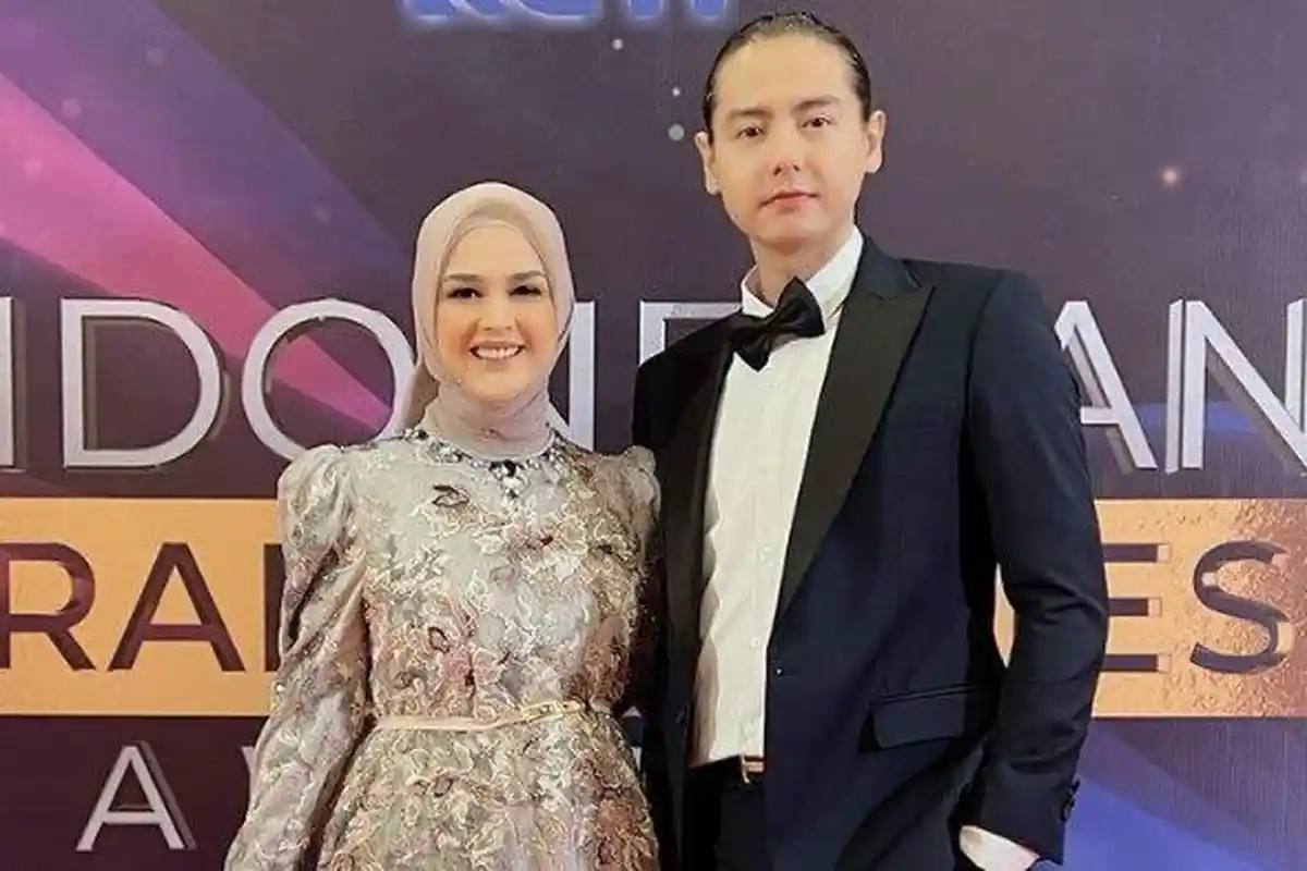 Roger Danuarta Diidolakan Banyak Wanita, Cut Meyriska Was-was