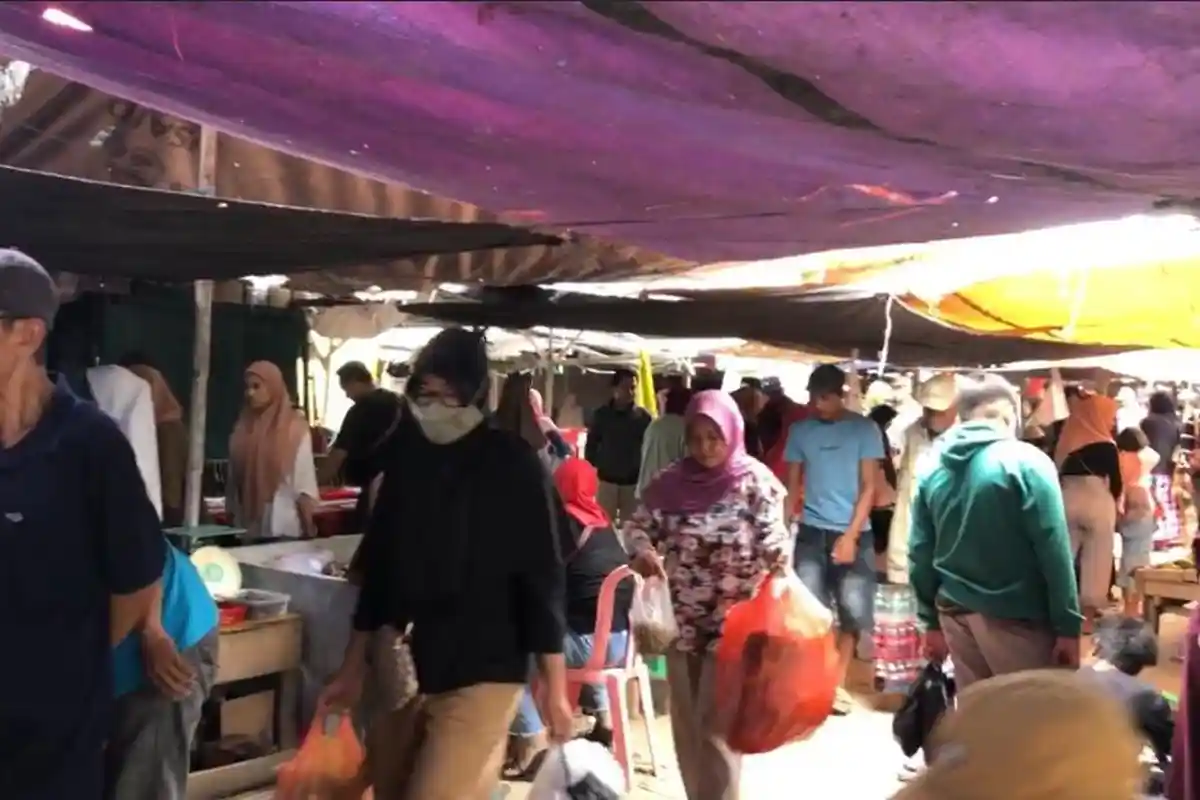 H-4 Lebaran Idulfitri 1445 H, Pasar Tradisional Biromaru Sigi Ramai Pengunjung