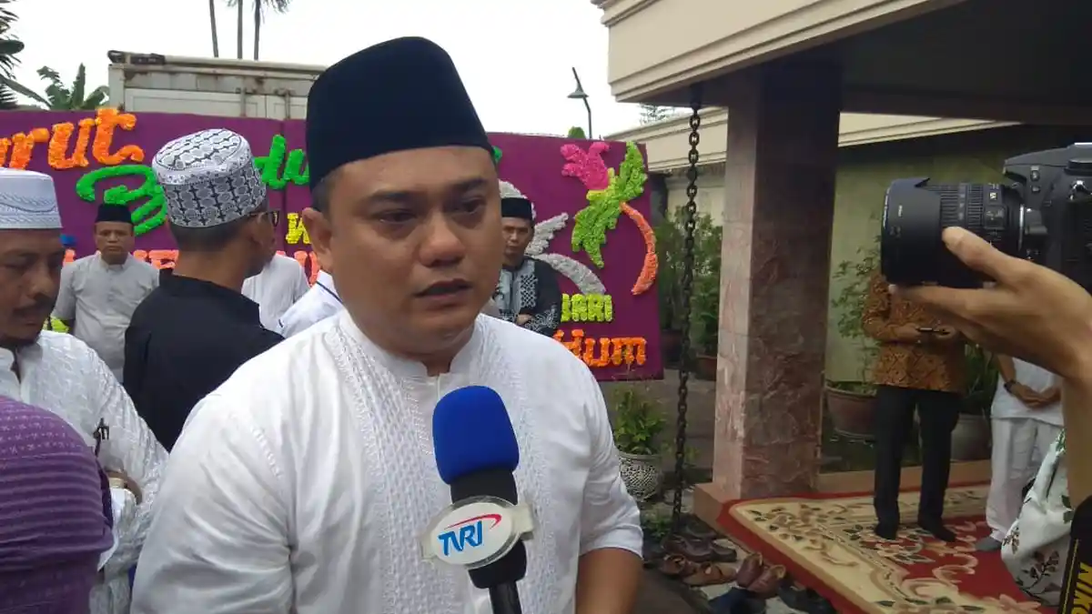 Zumi Zola akan hadir di Rumah Duka Pukul 10.00 WIB