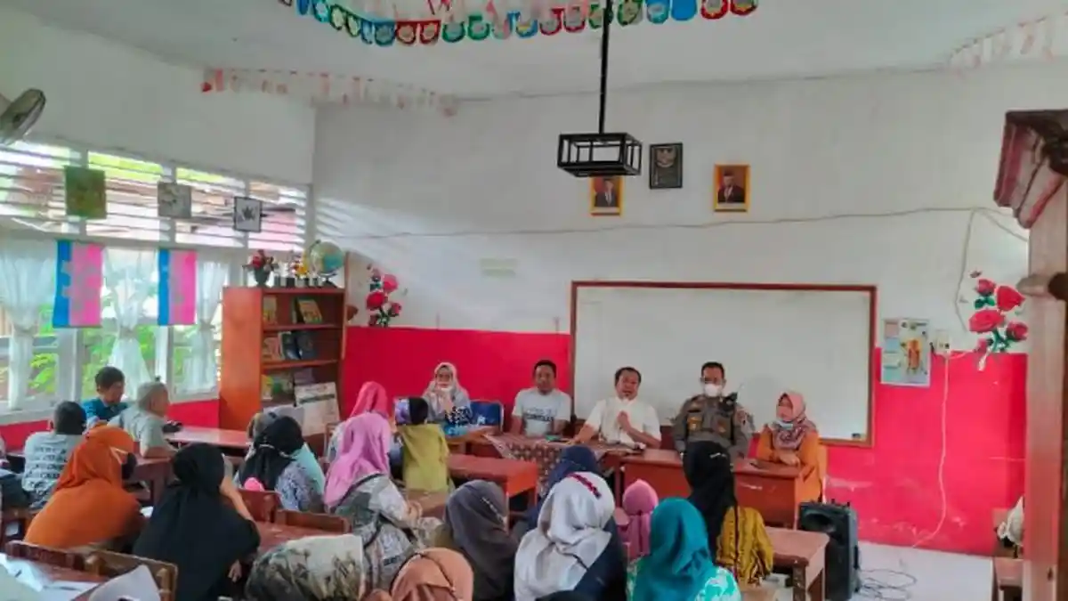 Wali Murid Datangi SD Negeri 10 Sungai Sapih, Minta Anaknya yang Belum Divaksin Belajar Tatap Muka