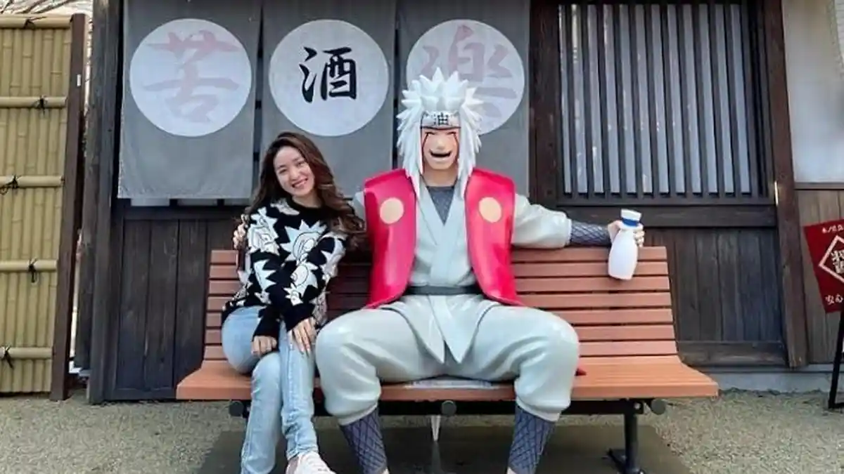 Natasha Wilona Foto Bareng Jiraiya di Desa Konoha