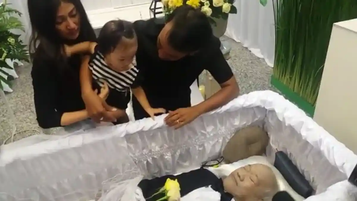 Ruben Onsu Satukan Jenazah Ayah dan Ibunya Dalam Satu Liang Lahat