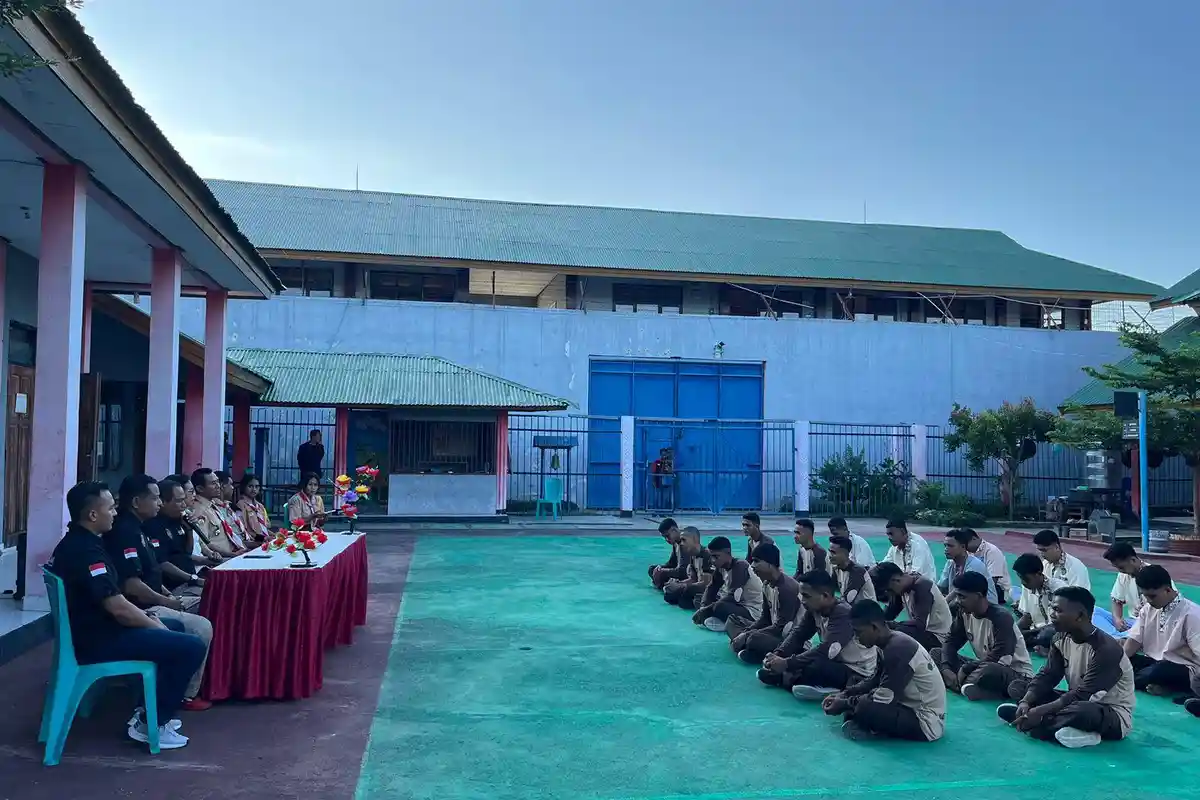 Pramuka Kwartir Cabang Lembata Kunjungi Lapas Lembata