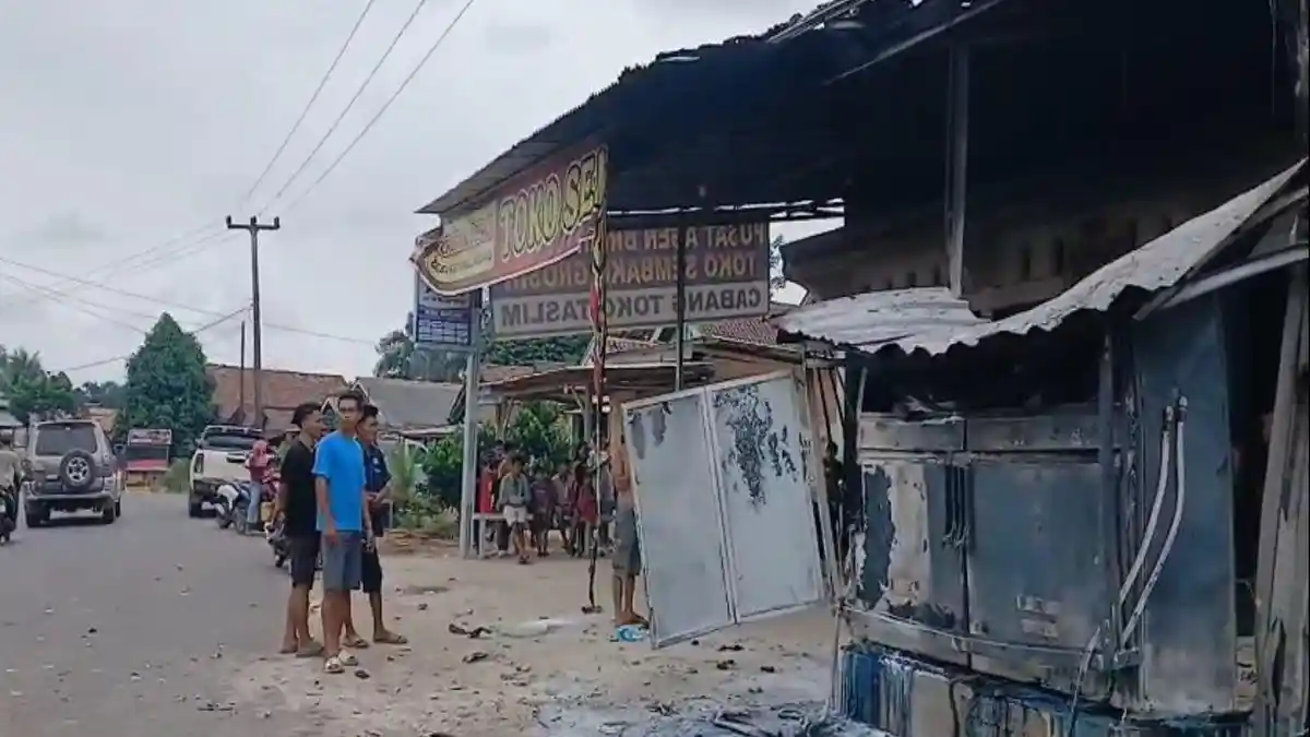 Pom Mini di Muba Terbakar Akibat Korsleting Listrik, Kerugian Pemilik Mencapai Rp60 Juta