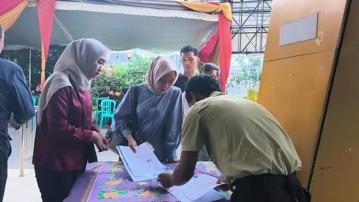 Hari Pertama Operasional Pasca Libur Lebaran, Kantor Samsat di Palembang Diserbu Ratusan Wajib Pajak