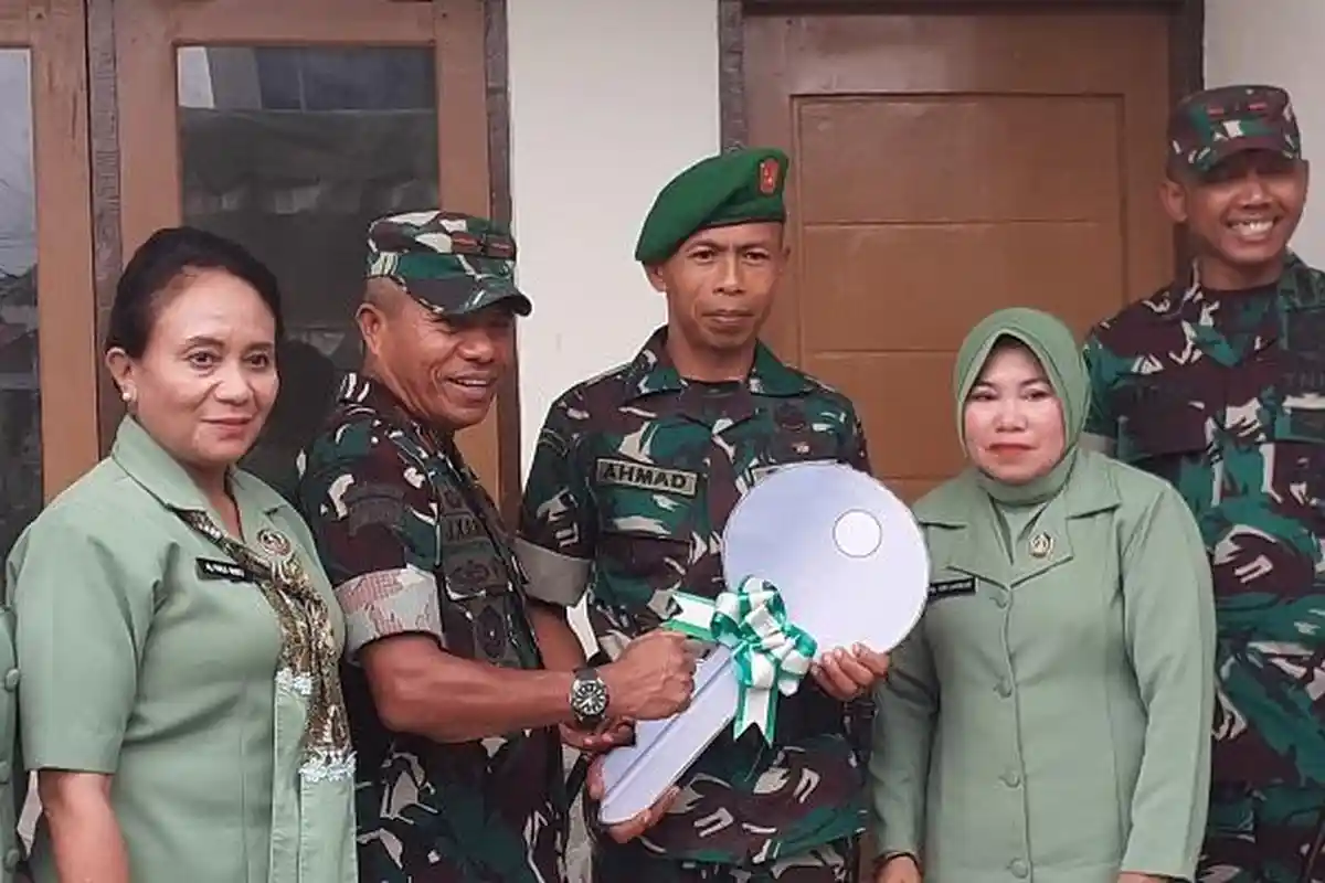 Danrem 161 Wira Sakti Kupang Serahkan 40 Unit Motor Buat Babinsa Lingkup Kodim 1613 Sumba Barat