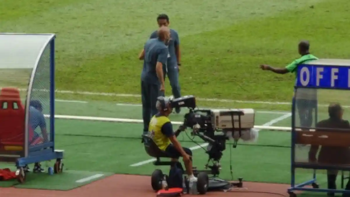Malaysia Versus Indonesia - Ini Wasit yang Bertugas, Hadapi Ultimatum Imam dan Euforia Tuan Rumah