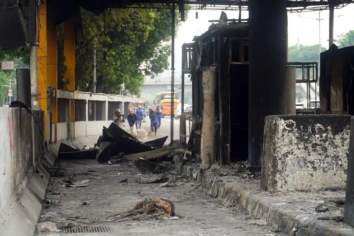 Gerbang Tol Dalam Kota yang Rusak Imbas Demo Sudah Beroperasi Kembali, Timbulkan Antrean Panjang