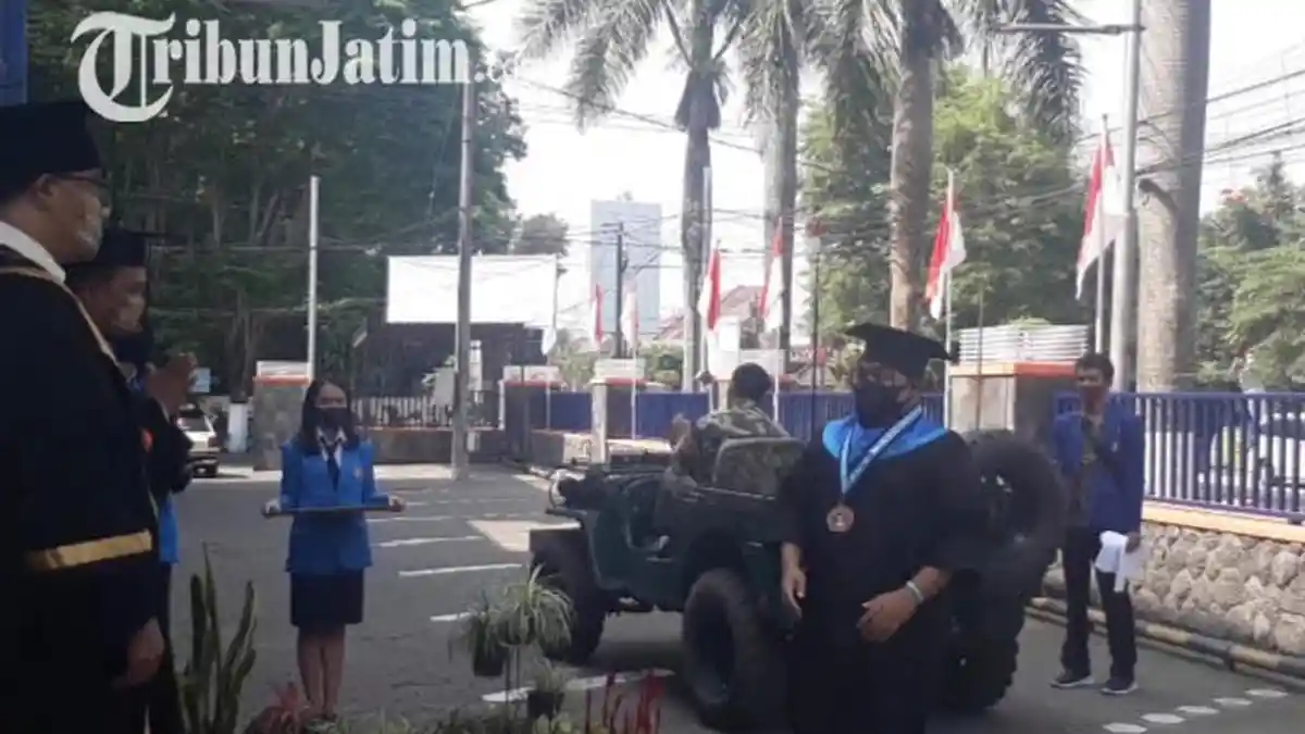 Pertama Kali Di Malang, Konsep Wisuda Drive Thru Di Unika Widya Karya
