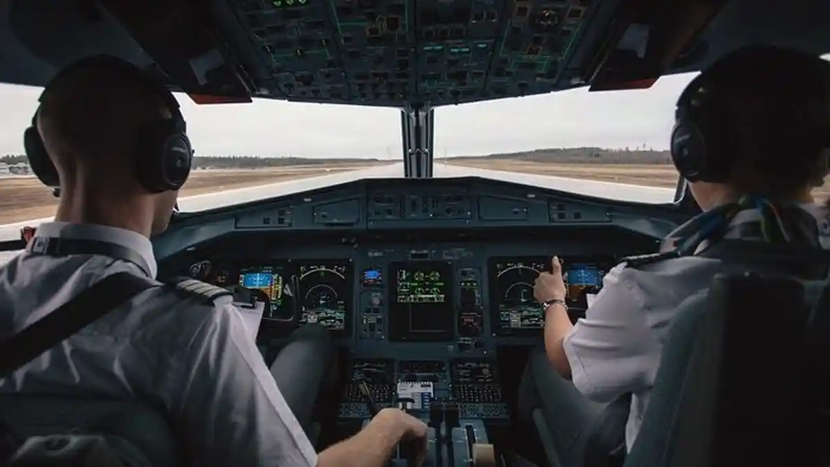 Tahukah Kamu, Pilot dan Co-Pilot Diminta Tak Menyantap Makanan yang Sama Saat di Kokpit, Kok Bisa?