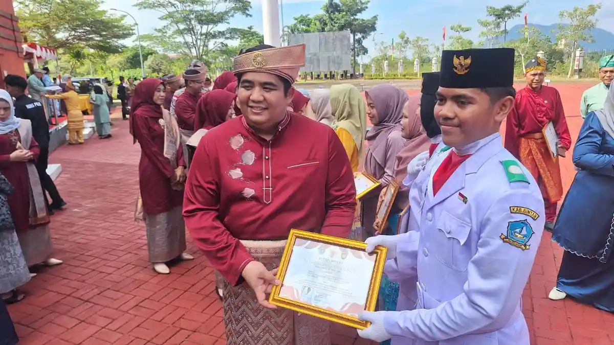 Bupati Roby Pimpin Upacara Hari Jadi ke-77 Kabupaten Bintan, Target Turunkan Angka Pengangguran