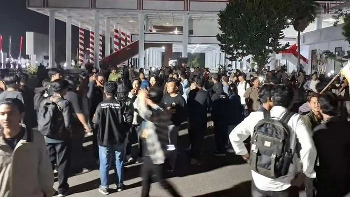 Mahasiswa Turun ke Jalan Hari ini Demo Kawal Putusan MK, dari BEM UI, Unpad, ITB hingga Undip