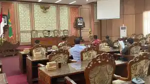 DPRD-Kabupaten-Sukoharjo-menggelar-hearing-untuk-mendengarkan-keluhan-warga.jpg