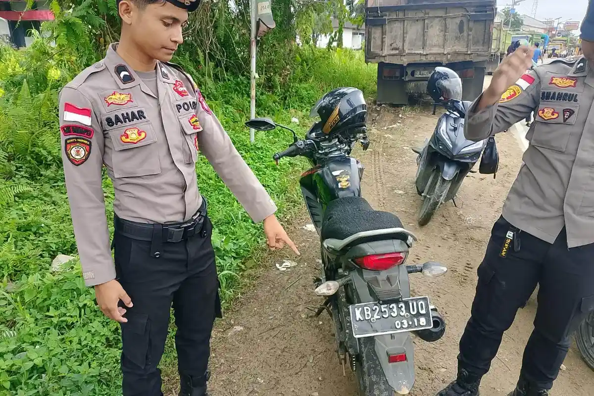 Kecelakaan di Depan Bank BRI Balai Karangan, Pengendara Motor Luka Serius dan Masuk Rumah Sakit