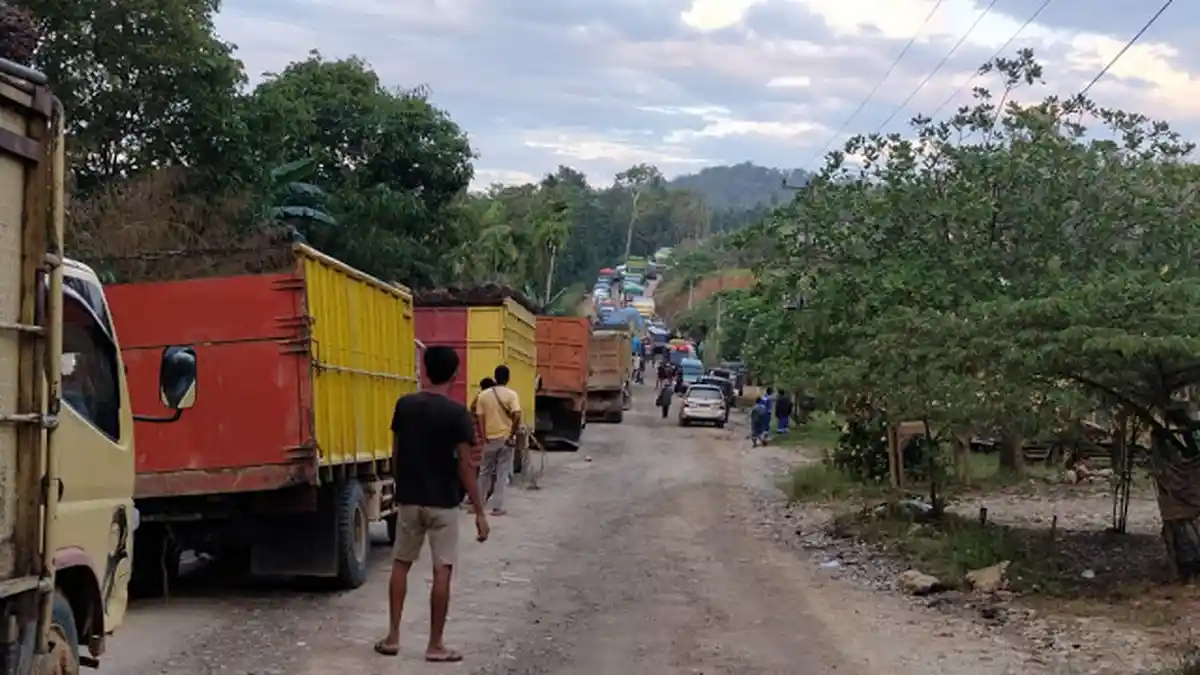 Jadi Perlintasan Utama Sukandar Minta Tak Ada Kendaraan Parkir di Pinggir Jalan Simpang Niam