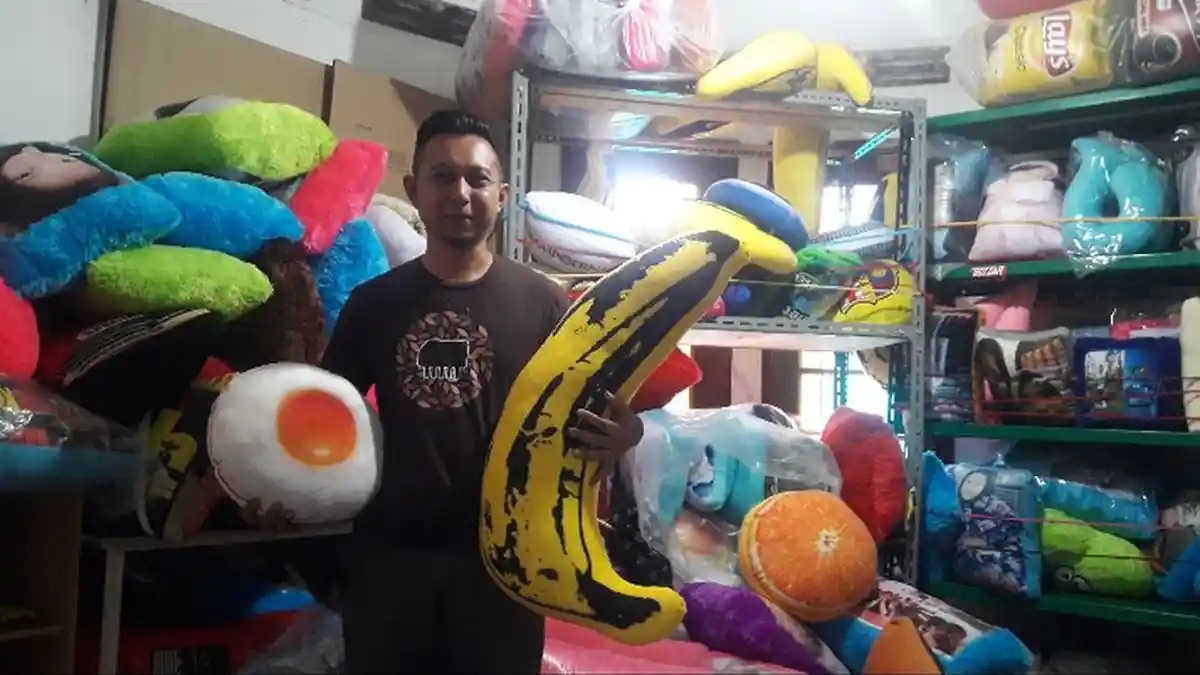 Bantal Unik yang Diproduksi di Kosambi Bandung Ini Sudah Tembus ke Mancanegara