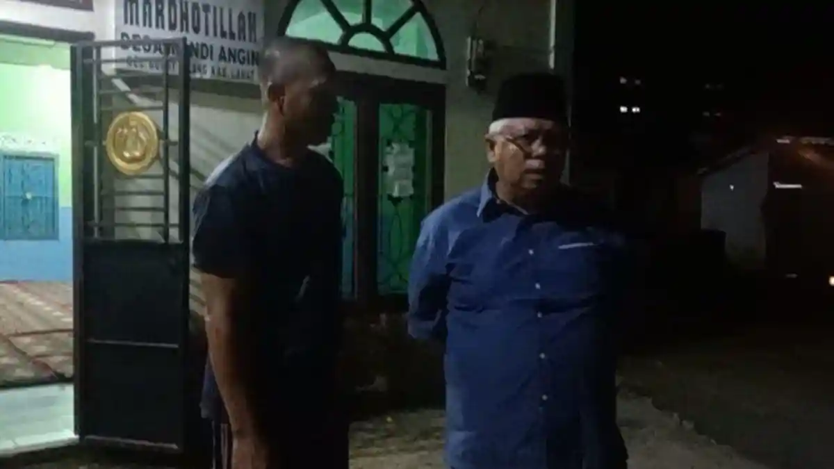 GEGER Warga Satu Desa Pilih Bayar Denda Daripada Salat Jamaah di Masjid, Masjid Bahkan Digembok