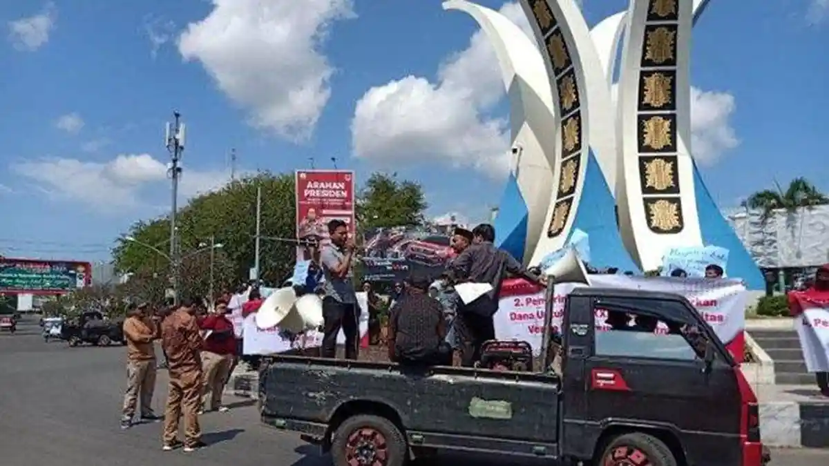 APAM Demo di Simpang Lima, Desak Segera Bangun Venue PON