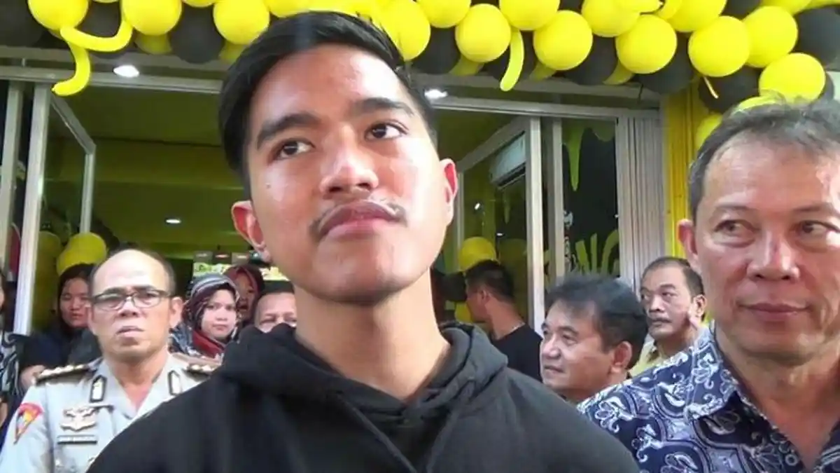 Anak Presiden Jokowi Kaesang Pangarep Dituding Kibarkan Bendera PKI, Gini Balasannya