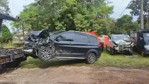 20240705-Dua-unit-minibus-yang-terlibat-kecelakaan-diamankan-Unit-Laka-Satlantas-Polres-Belitung.jpg