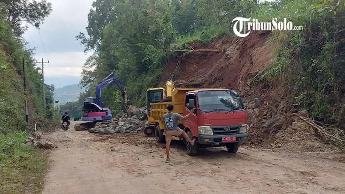 Bersihkan Longsor di JLK Wonogiri, BPBD Sebut Tak Ada Kendala Berarti