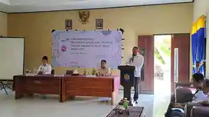 sekda-rote-ndao-jonas-m-selly-saat-membawakan-sambutan-dan-membuka-kegiatan-forum.jpg