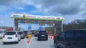tol-Tanjung-Pura-saat-Natal.jpg