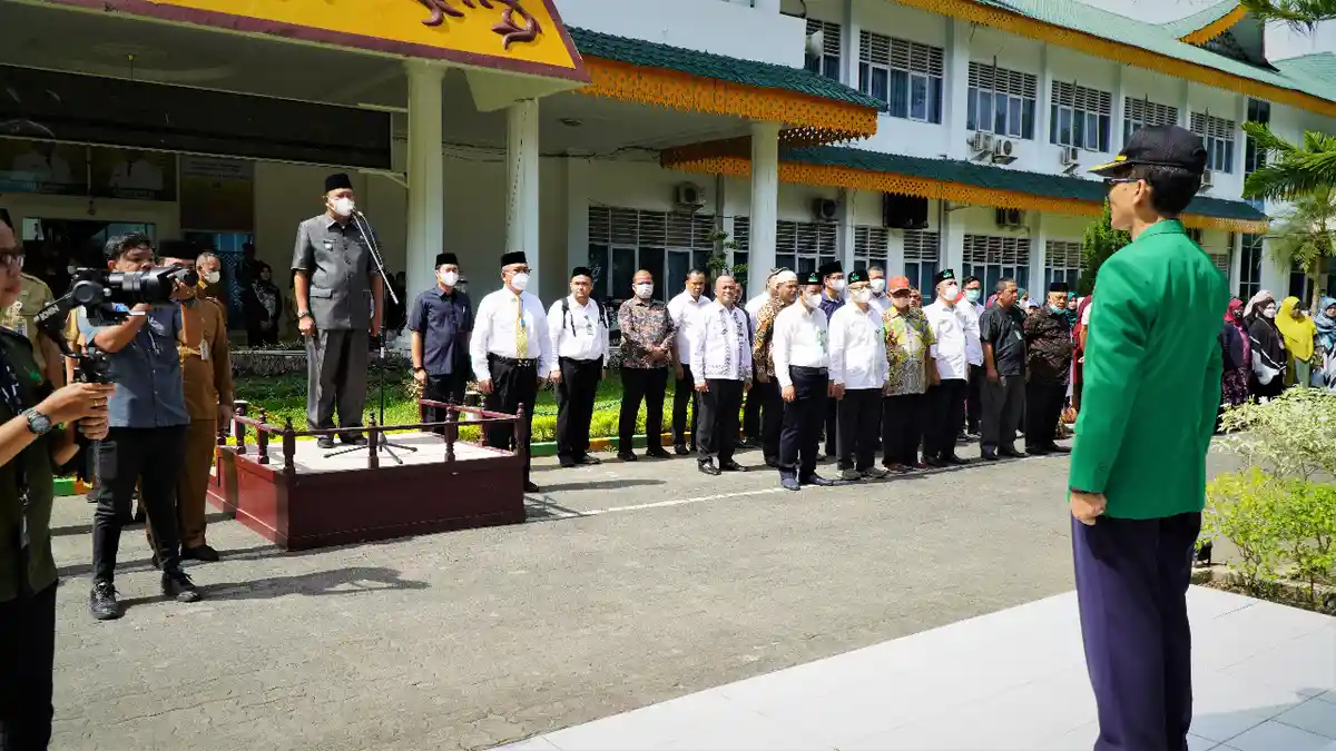 Plt Bupati Syah Afandin Lepas 581 Mahasiswa UMN Al Wasliyah Medan Selesaikan KKN di Langkat