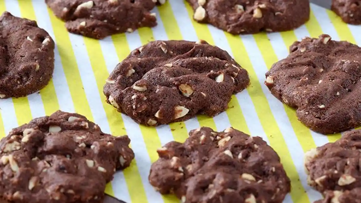 Resep Mudah dan Praktis Camilan Lezat untuk Temani Soremu: Cookies Choco Mix Nut