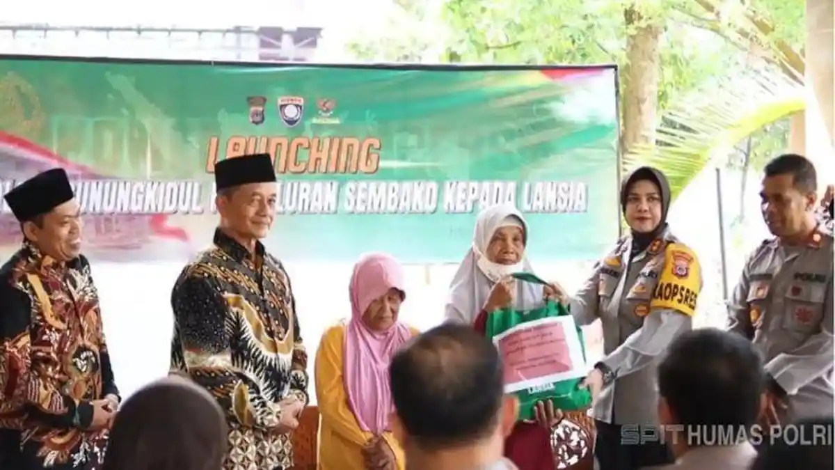 Polres Gunung Kidul Salurkan Sembako dan Uang Tunai Bagi Para Lansia