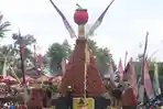 Meriahnya Tradisi Tumpengan Manggis di Jombang, Dari Kirab hingga Rebutan Dua Ton Buah Gratis