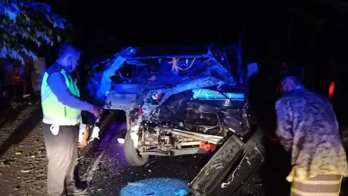 Kecelakaan Maut Pikap Tabrak Truk Boks, Sopir Asal Tasikmalaya Terjepit dengan Luka di Kepala