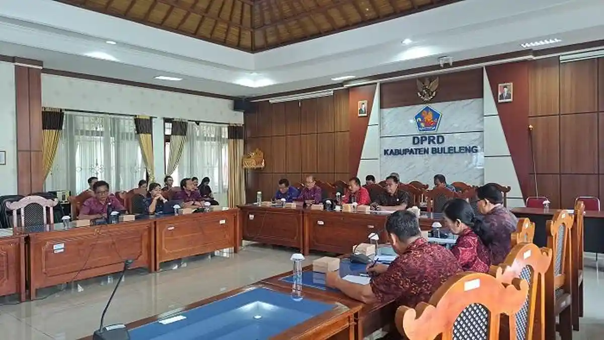 Tenaga Honorer di Buleleng Datangi Kantor DPRD, Minta Kejelasan Status