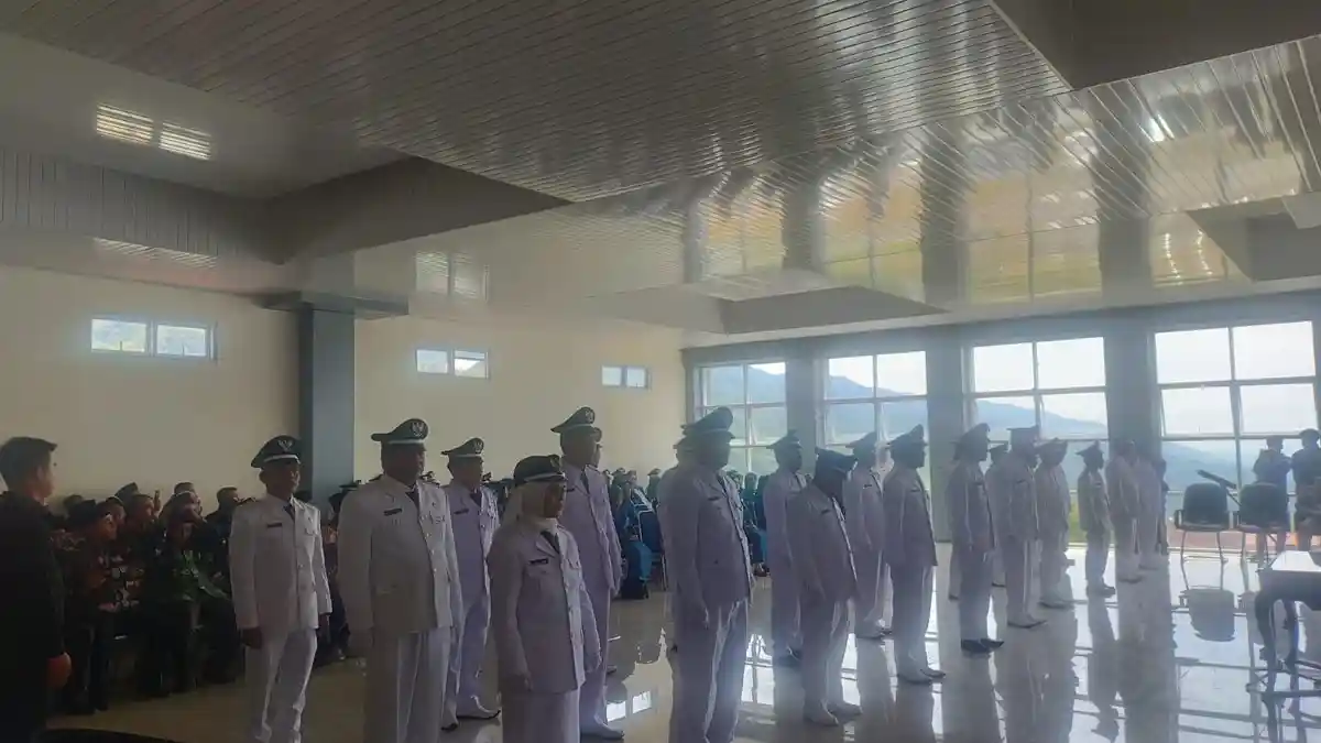 Bupati Kerinci Lantik 39 Kades, Ini Pesan Adirozal