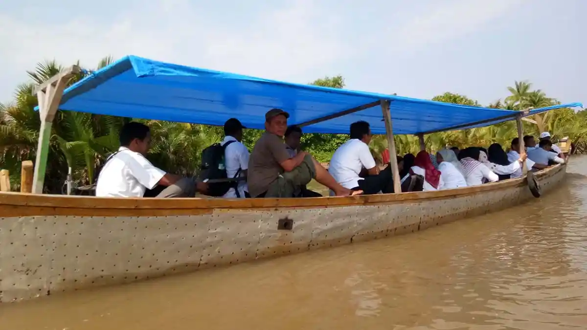 Sungai Kuala Baru Singkil Dangkal, Perahu yang Bawa Rombongan Pejabat Kandas
