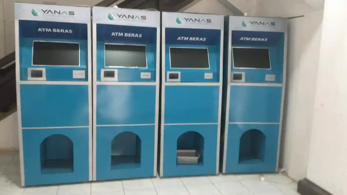 Pemprov Sulsel 'Hadiahkan' ATM Beras untuk Warga Makassar