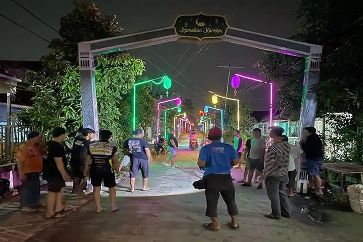 Ramadan dan Idul Fitri 2025, Pemuda Jalan Hansip Singkawang Tengah Gotong Rotong Hias Lingkungan