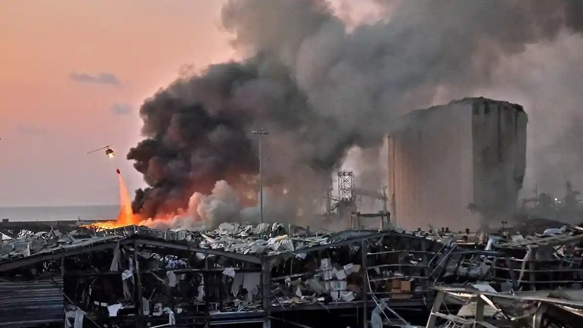 Video Detik-detik Terjadinya Ledakan di Beirut, Sang Perekam Juga Terkena Dampaknya