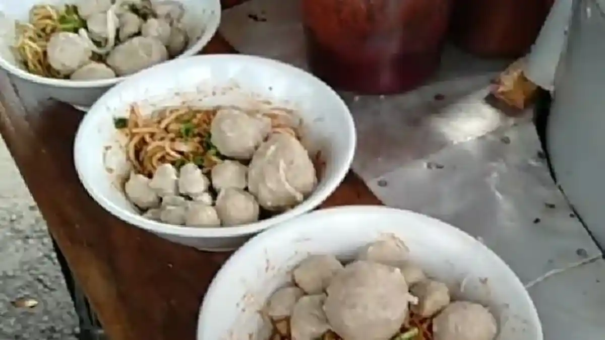 Ada Kejutan Lain dari Mas Lardi yang Jualan Bakso Semangkuk Hanya Rp 5.000