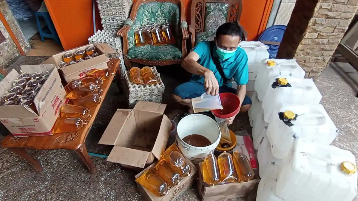 Warga Madiun Terima BLT Minyak Goreng dan BPNT Senilai Rp 500 ribu