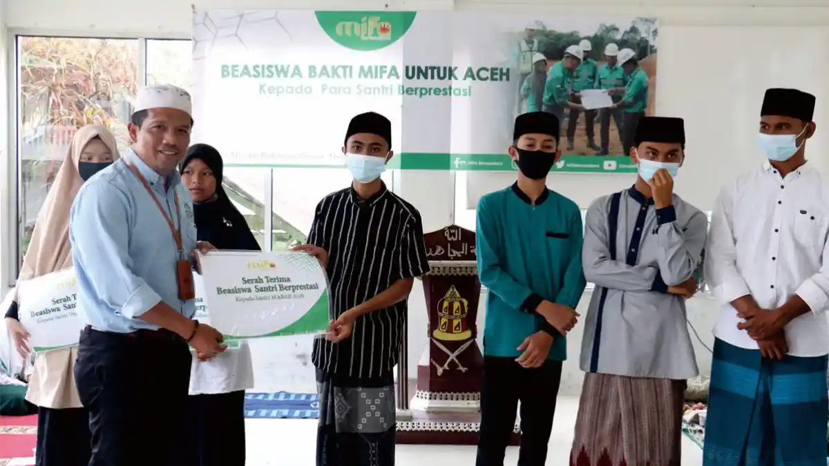 PT Mifa Bersaudara Buka Peluang Beasiswa untuk 143 Santri Aceh Barat