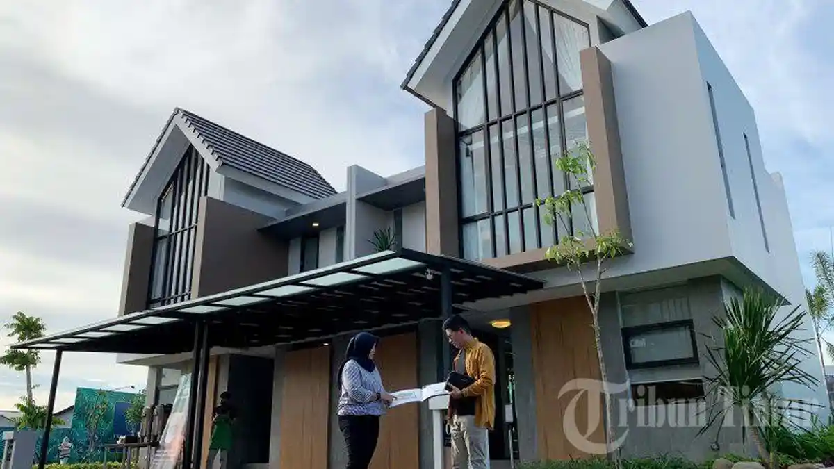 Foto: Yuk Miliki Hunian di The Mutiara Lagoon - Pengujung-menikmati-pemandangan-dari-rumah-The-Mutiara-Lagoon-Jl-Parumpa-1.jpg